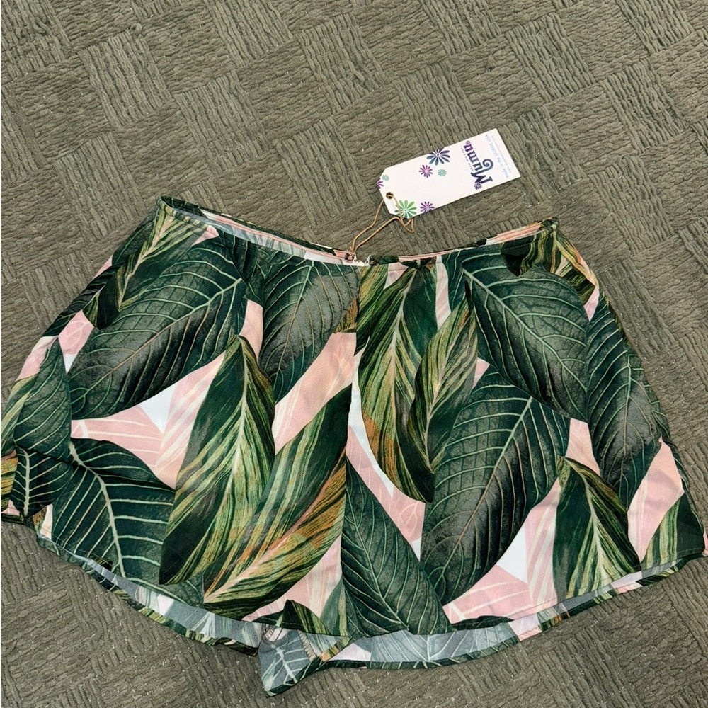 Shoe me your Mumu tropical shorts size L